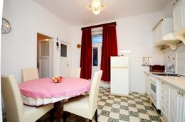 4 ložnicová apartmán pro 9 ve Splitu