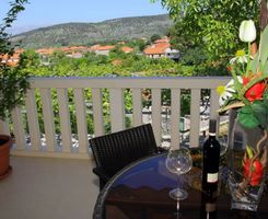 Krásný apartmán pro 4 osoby Nerežišće ostrov Brač