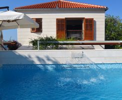 Luxusní apartmán s bazénem pro 6 osob v Komiža na ostrově Vis